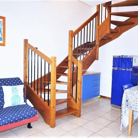 Pleasant One-bedroom With Pool Βίλα *