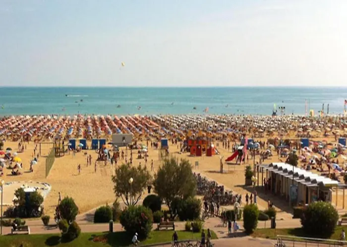 Pleasant One-bedroom With Pool